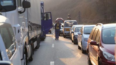 Катастрофа блокира движението на АМ "Хемус"