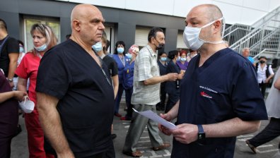 Доц. Атанасов отговори на министър Кацаров: Не показа епикризата, проверката започна с лъжа