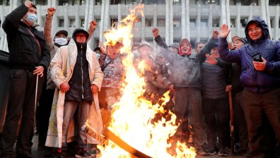 Премиерът на Киргизстан хвърли оставка след ожесточените протести