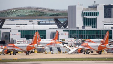 EasyJet ще съкрати 30% от служителите си заради коронакризата