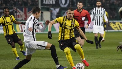 Пловдив е жълто-черен: "Ботев" удари "Локо" (Пд) с 2:1 с голове в края