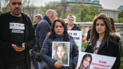 "Само главният прокурор е зад нас": Роднини на загинали в катастрофи блокират 10 града