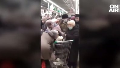 Бой за захар в магазините в Русия, горивата им излизат без пари