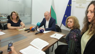 Министърът на туризма представи екипа си и приоритетите му