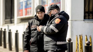 Евакуираха 900 души от болница в Москва след заплаха за раници с бомби