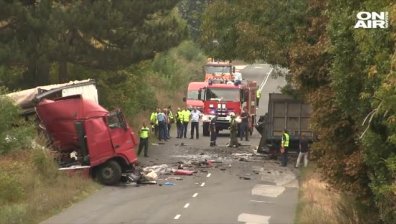 Тежка катастрофа по пътя Добрич-Варна отне живота на двама души