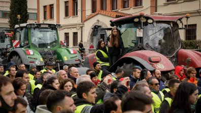 Фермерите са в ущърб? Ограничиха нивите, които може да използват