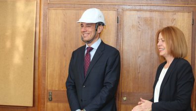 Йорданка Фандъкова с личен подарък за Васил Терзиев