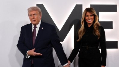 Мелания блесна в "Долче и Габана" на премиерата на филма си, Тръмп ѝ пожела успех