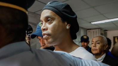 Пратиха Роналдиньо зад решетките заради фалшивите документи