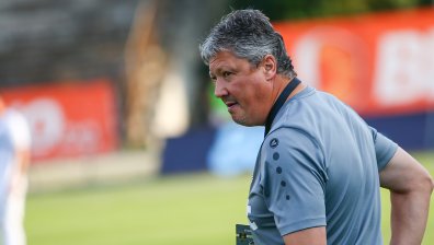 Лошата серия на Любо Пенев продължава, след като "Берое" удари "Хебър" с 2:1