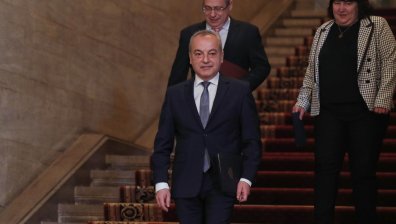 Гълъб Донев ще присъства на коронацията на крал Чарлз