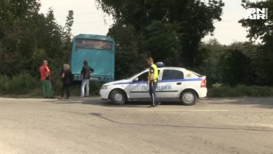 Автобус излезе от пътя Русе - Бяла, жена е със счупен крак