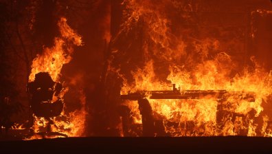 Огнен Ад край Лос Анджелис изпепели къщи и коли, хората бягат панически (+СНИМКИ)