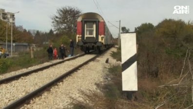 Пътнически влак блъсна и уби 13-годишно момче в Русе