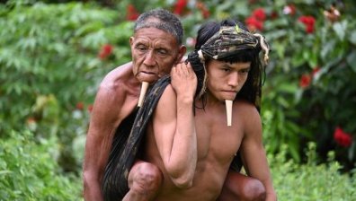 Лекар: Син носи баща си на гръб 6 часа, за да го ваксинираме срещу Ковид-19