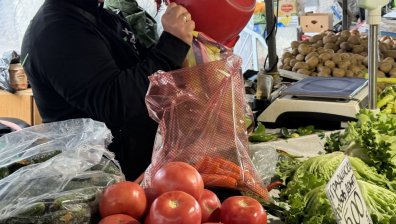 Ценови скок: Краставиците поскъпнаха с близо 24%, нагоре са захарта, брашното и олиото