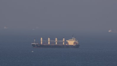 Русия атакува цивилен кораб в Черно море, има ранени моряци
