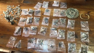 Намериха стотици антики в дома на криминално проявен мъж в Сунгурларе