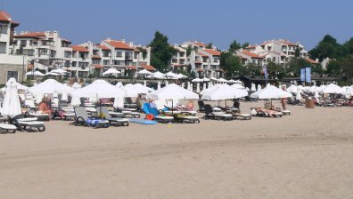 Премахват десетки незаконни бунгала от къмпинги "Якото място" и "Арапя"