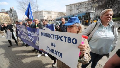 Медиците искат по-високи заплати и няма да спрат протестите, докато не бъдат чути