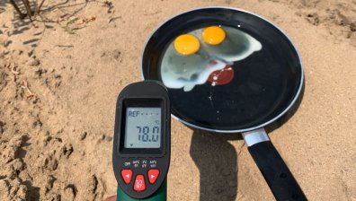Яйца на очи без огън - тиганът се нагря до 78 градуса върху пясъка (+СНИМКИ)