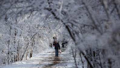 Априлски сняг в София, пътищата на Витоша са обработени