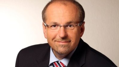Трима от задържаните чешки политици остават в затвора