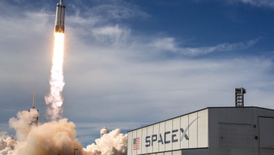 Теч на хелий отложи частна мисия на SpaceX с космическа разходка