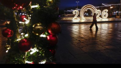 Празнични светлини по света в очакване на Коледа и Нова година (СНИМКИ)