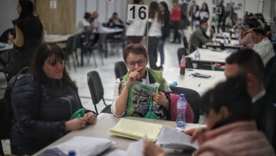 Броенето на вота: Припаднал председател на СИК и изключително куриозен случай