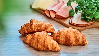 Рецепта за кифлички от бутер тесто с шунка и кашкавал
