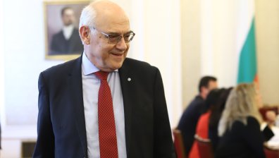 С повече от планираните 4% - задава се по-скъп ток през юли, КЕВР обвини Росен Христов