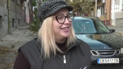 По Коледа стават чудеса: Млада жена подарява колата си на семейство в нужда