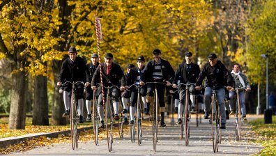 В Прага се състоя впечатляваща обиколка с велосипеди за историята