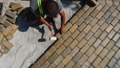 По-бавното означава ли по-качествено? Ето как редят за пореден път жълтите павета