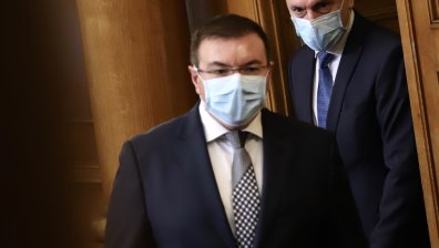 Здравният министър разкритикува депутатите, че не носят маски