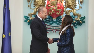 Радев удостои с орден "Мадарски конник" първа степен посланика на САЩ в България