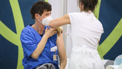 Гърция обмисля нова карантина, Австрия ще произвежда ваксини с Израел