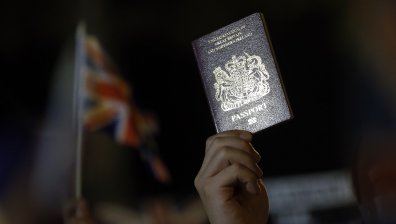 Китай спира да признава британски паспорти за гражданите на Хонг Конг