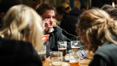 Французите ходят на кафе и ресторант в Белгия зaради зaдължитeлнaта вaĸcинaция