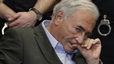 Строс-Кан се споразумя с камериерката, която го обвини в изнасилване