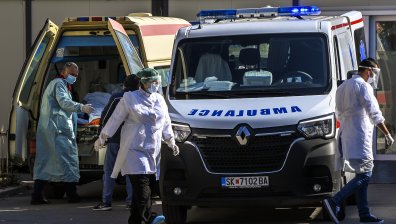 Смело сърце: Кметът на Прага става доброволец в борбата с Ковид-19