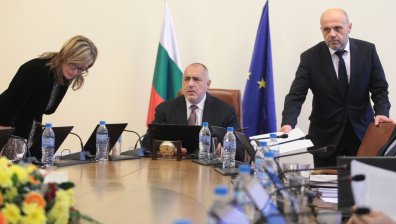 Шефът на АПИ хвърли оставка заради хаоса с винетките