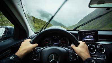 Сензорните екрани в колата са по-опасни от алкохола - забавят реакциите