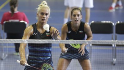 Сестри Стоеви отвяха за 29 мин. съперничките си на турнир от сериите "Супер 500"