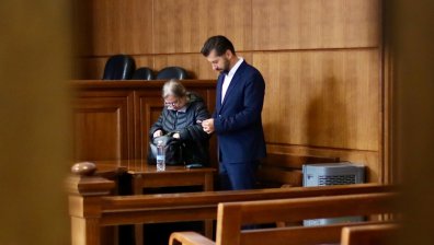 Кирил Петков в  съда за длъжностни престъпления заради ареста на Борисов (СНИМКИ)