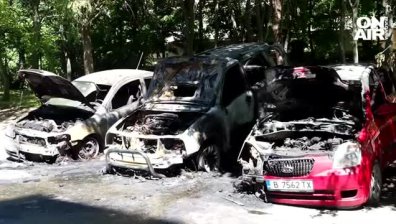 Три коли са изпепелени във Варна, огънят тръгнал от автомобил с украинска регистрация