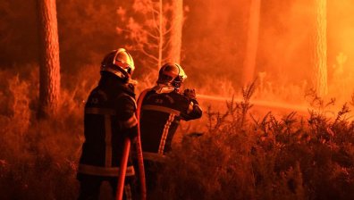 Трети ден бушува безмилостната огнена стихия в Жиронд, Франция	