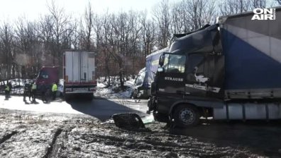 Верижна катастрофа между три тира затвори за часове Е-79